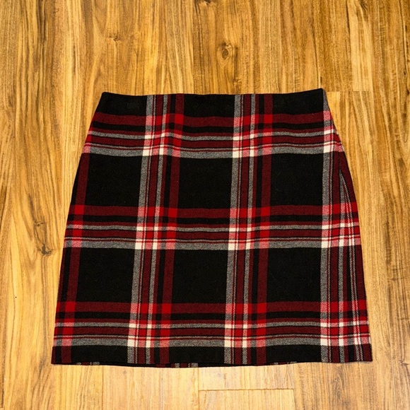 Talbots women’s 14 large skirt Black Red Plaid Mini knee wool causal business - Picture 1 of 9